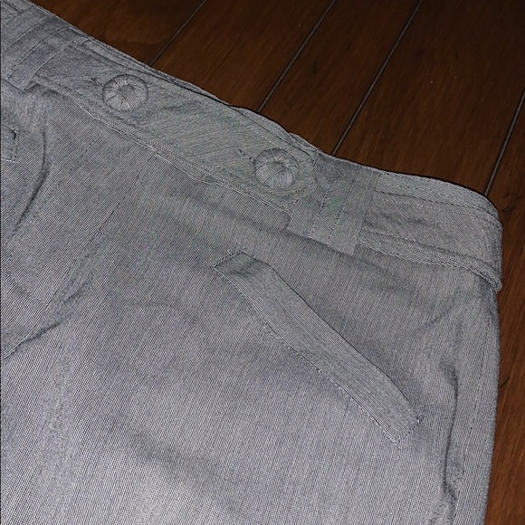 Larry Levine Dress Capri Pants. Size 12. - Picture 2 of 8